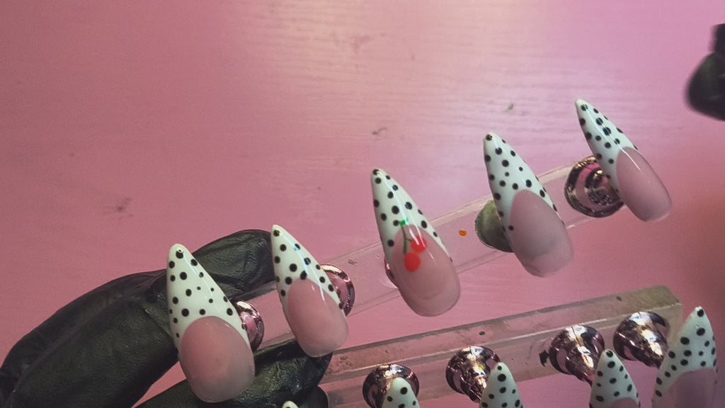 Polk a dot Cheriè 🍒