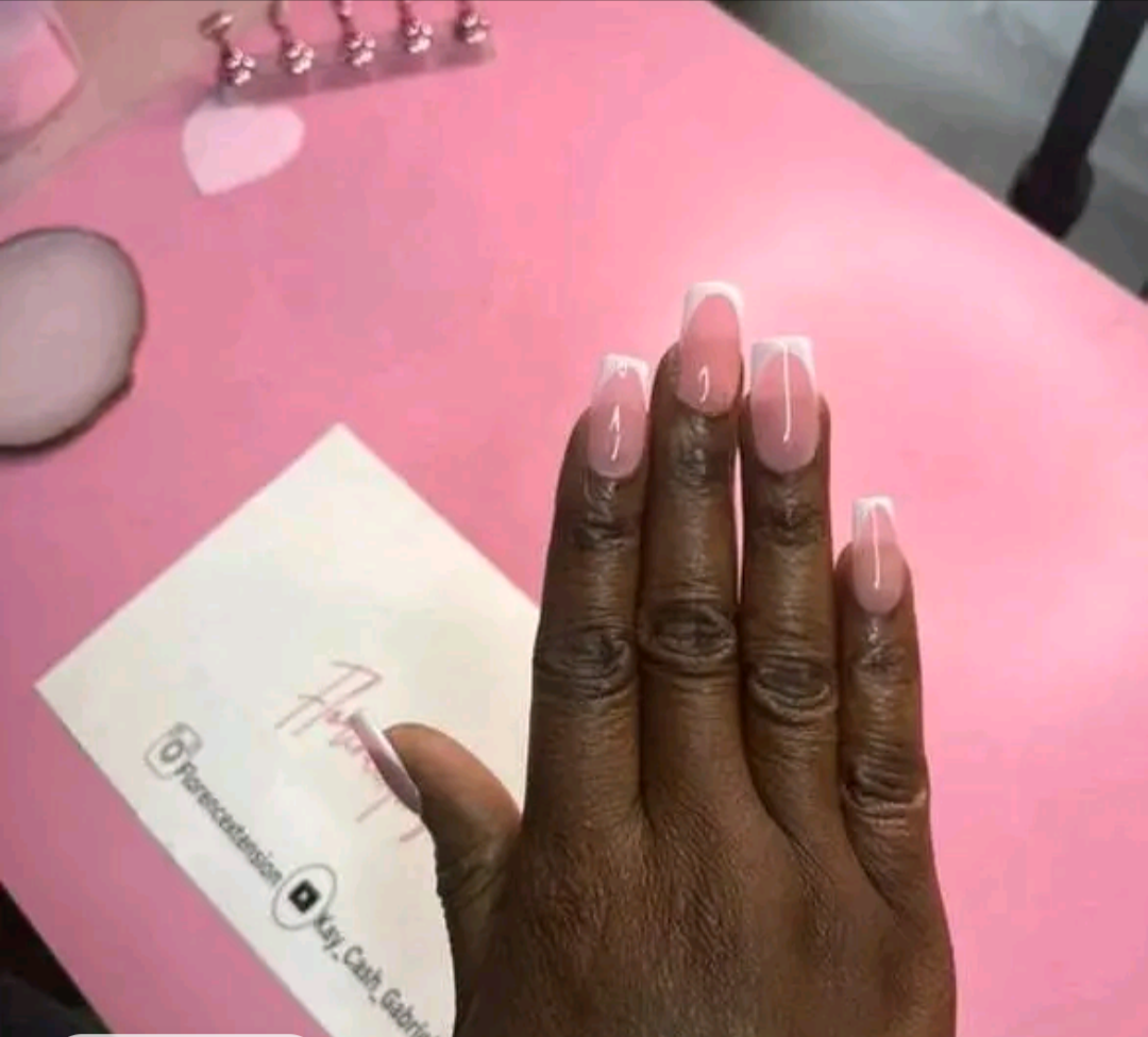 Timeless French Tip Nail Set