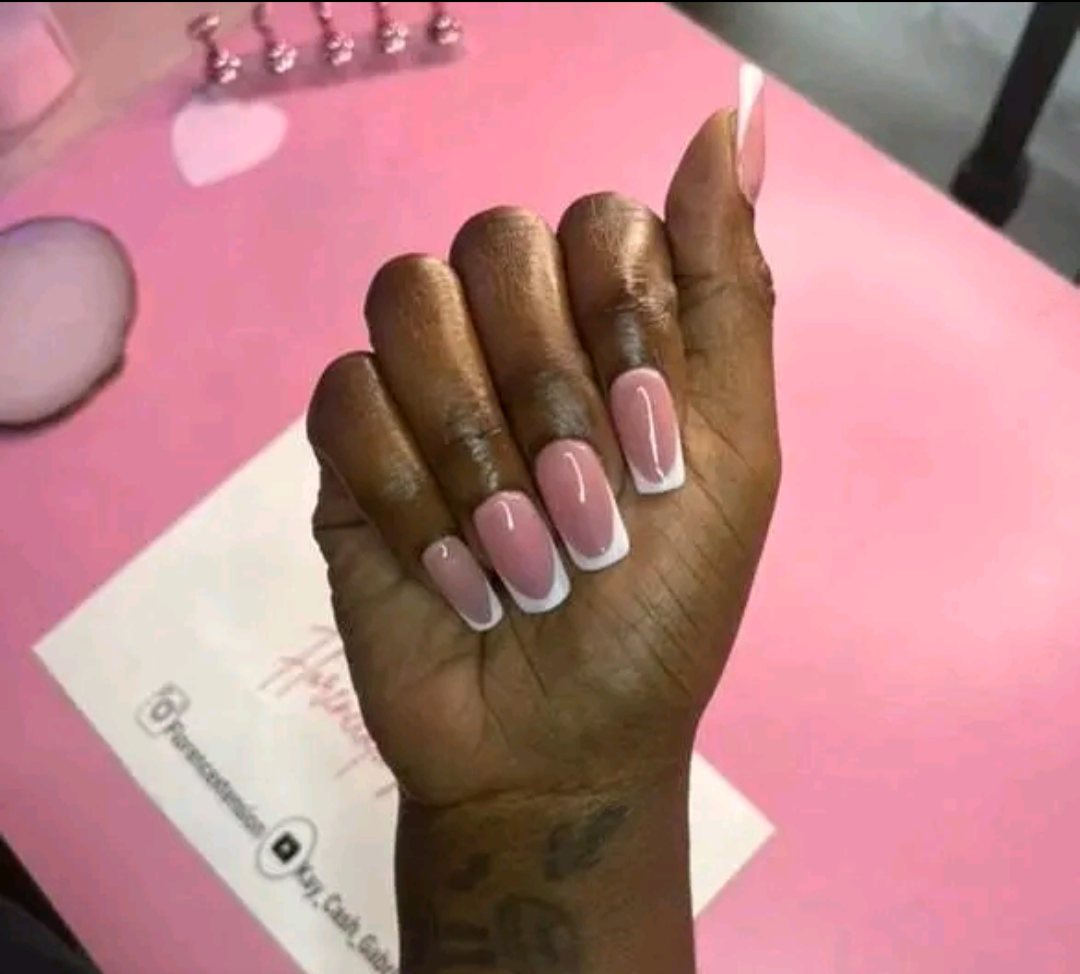 Timeless French Tip Nail Set